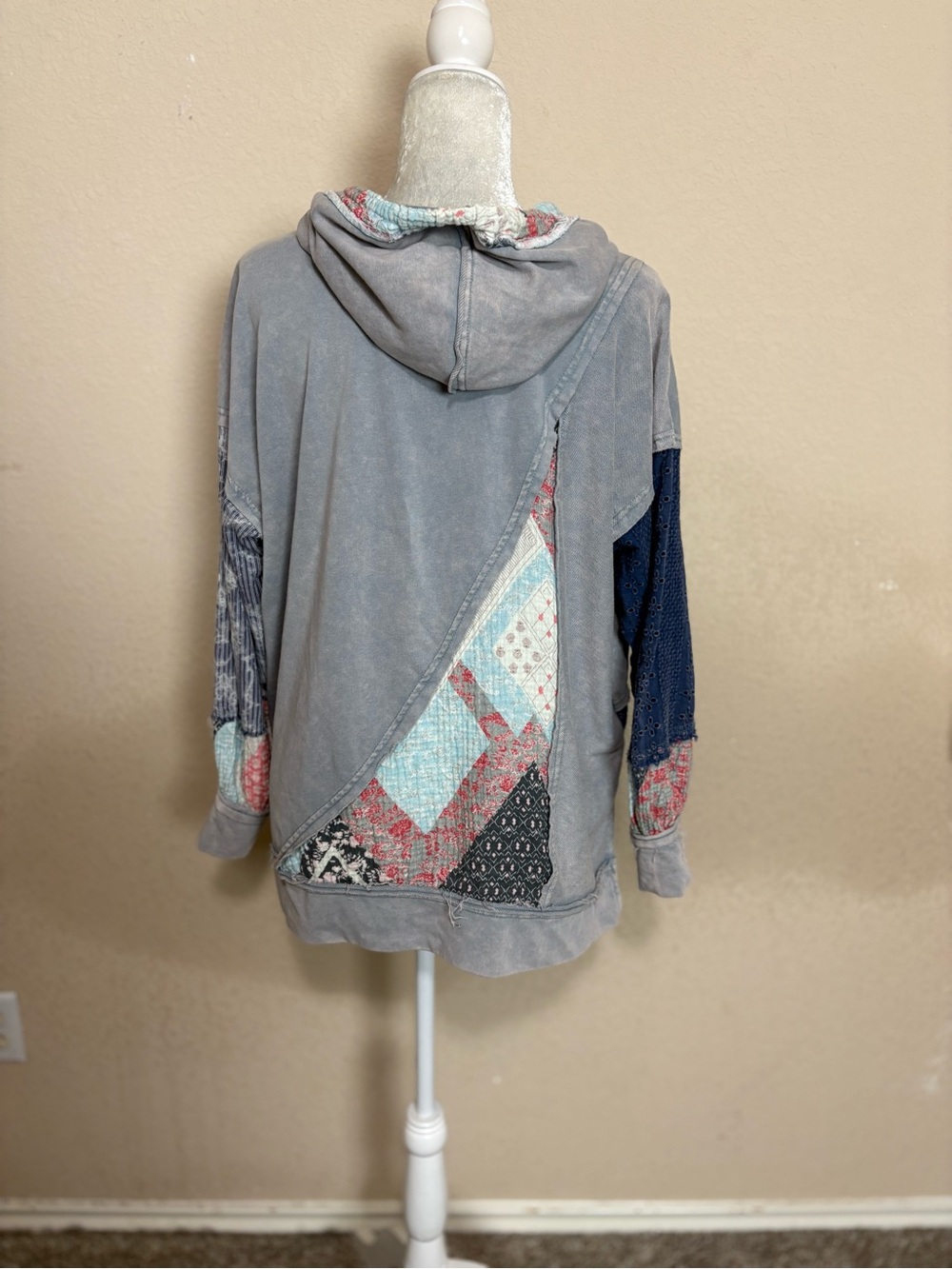gimmicks by BKE Patchwork Gray Hoodie with Multicolor Accents Size Medium - Picture 8 of 13